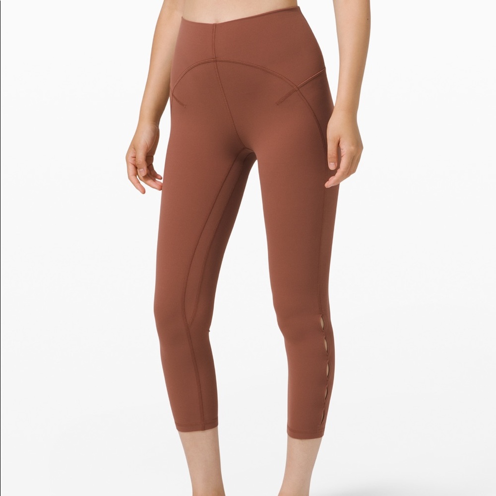 Unlimit HR Crop 23” *KEYHOLE